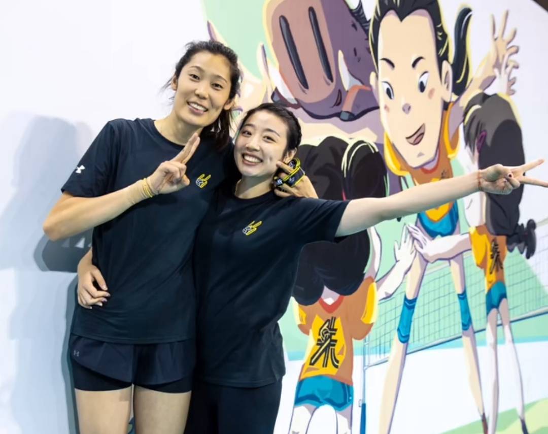 姚迪晒跟朱婷游艇玩水照片 也许是对蔡斌绝地大反击