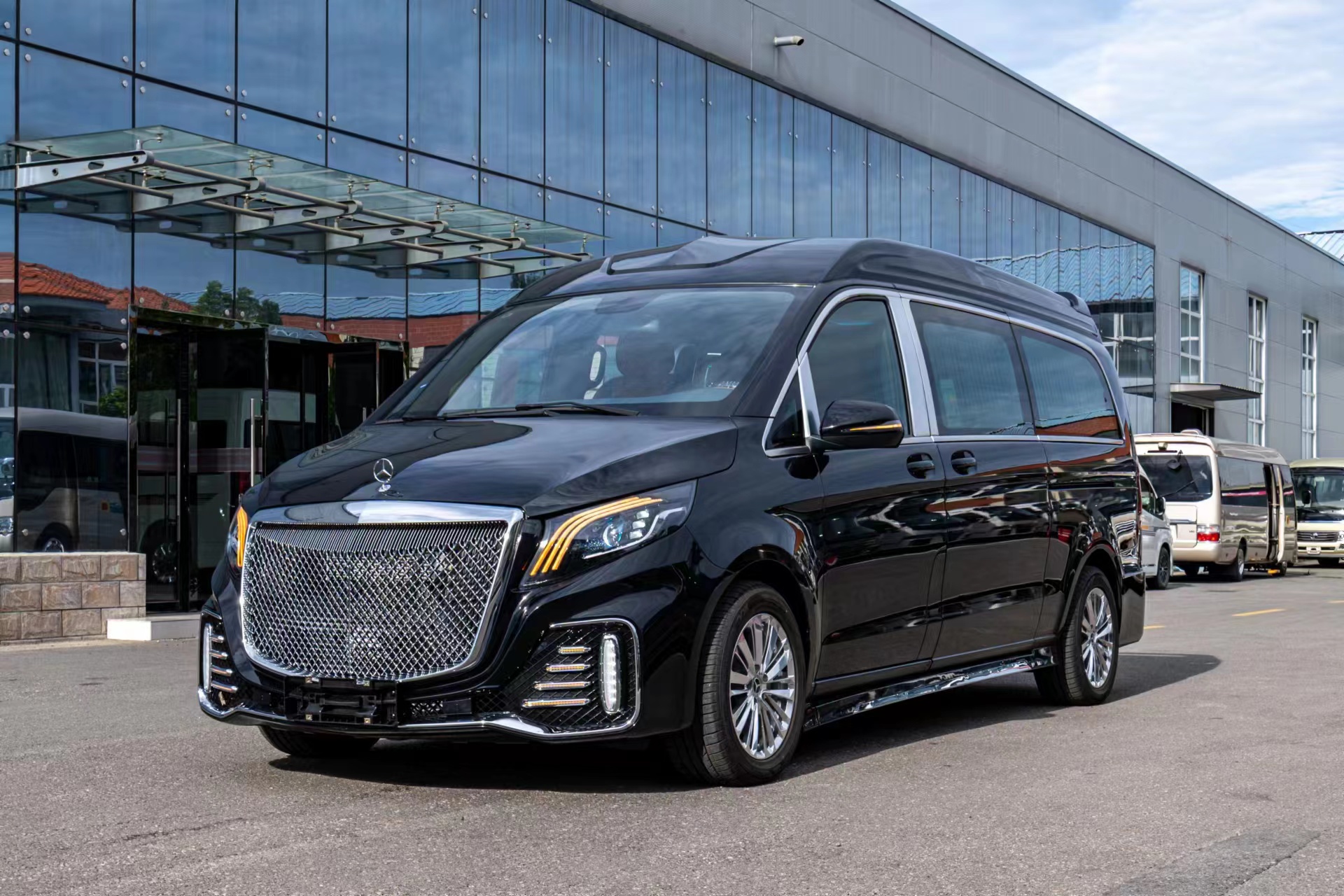 国六版进口奔驰v级,专属定制的外观设计,时隔多年再次袭来