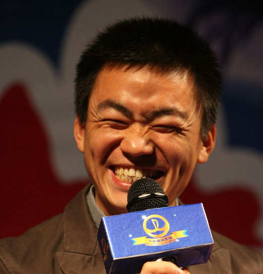 你笑我笑大家笑,为什么在越严肃的场合越想笑?