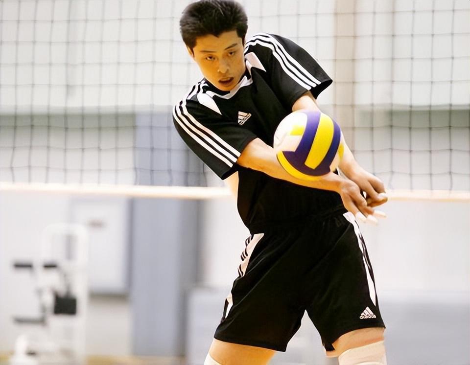 亚洲飞人张翔排球生涯有心痛遗憾娶空姐为妻现在怎样了