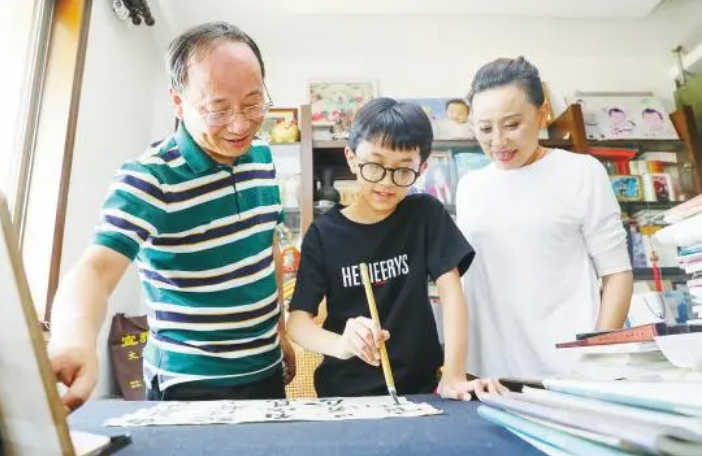 越剧名家吴凤花:因演戏被毁容,嫁画家丈夫现在怎样了?