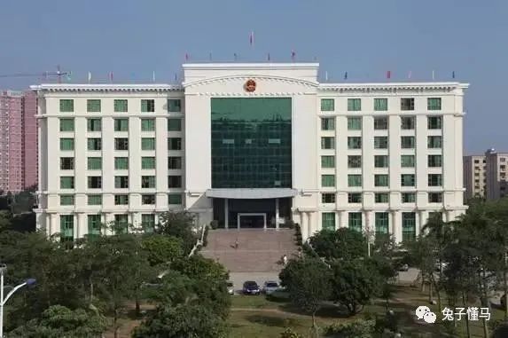 黑老大李振刚倒台:脚踏黑白两道疯狂放贷,人称左手公安右手法院