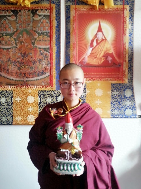 回顾马滢8年前顿悟出家在4千米雪域高原上修行成最美法师