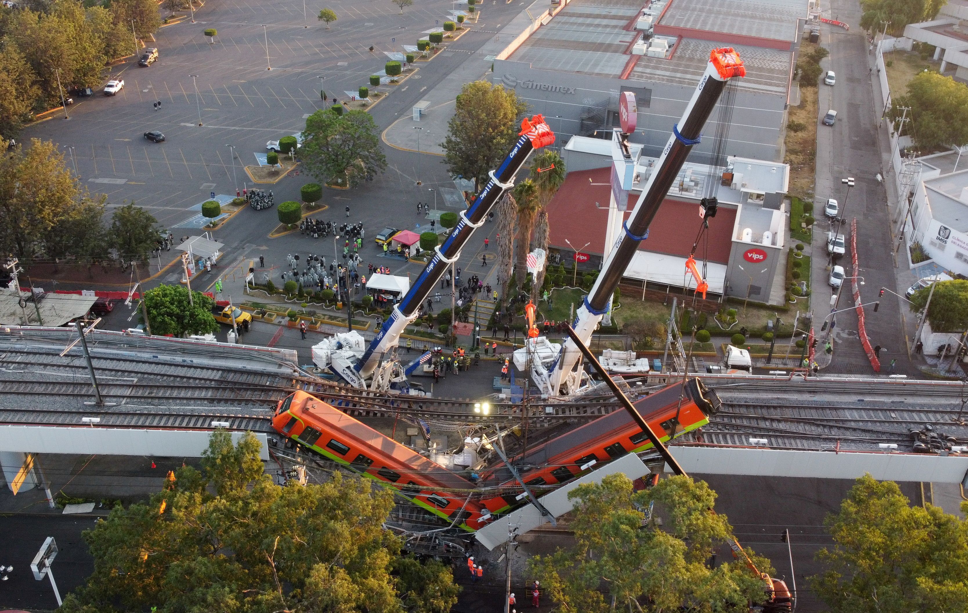 墨西哥首都桥梁坍塌已致23死70伤
