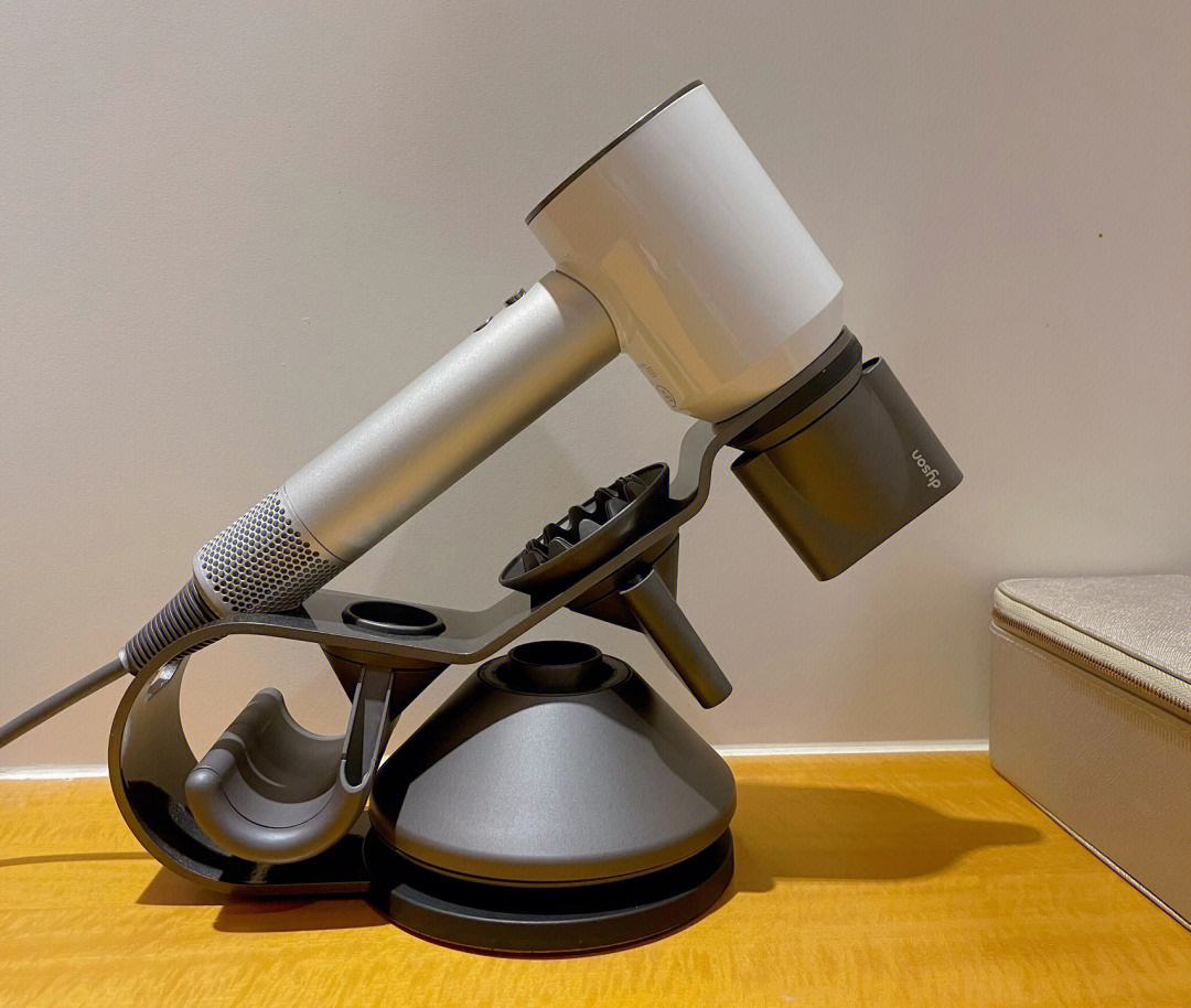 美的威武!强势推出3000万负离子吹风机仅售109元,"堪比"戴森