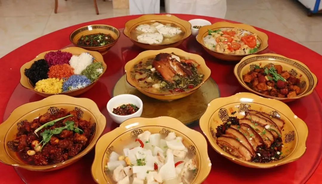 布依八大碗:传统美食激活旅游新名片 开启味觉文化之旅