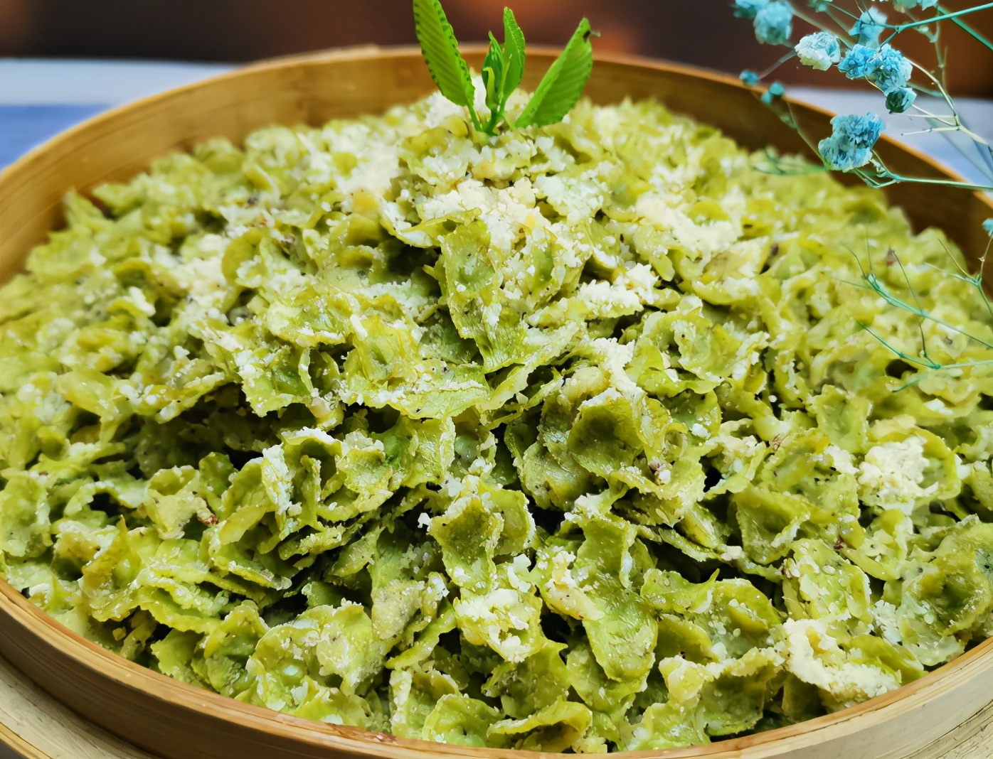 蒸野菜时怎么做不变色?教你正确的做法步骤,野菜松散鲜香不发粘