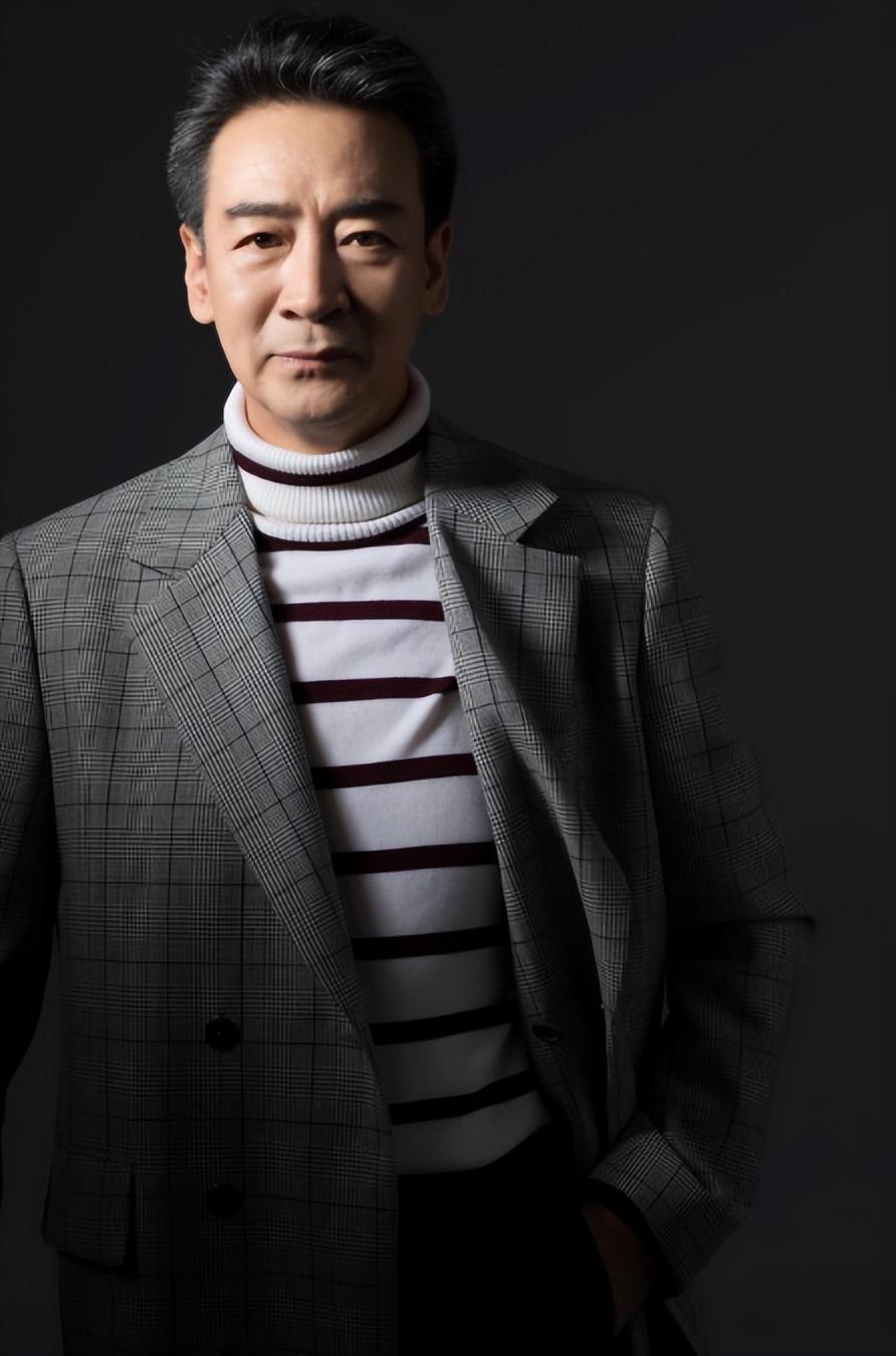 69岁寇振海现状白发老态儿子上高中妻子风韵犹存