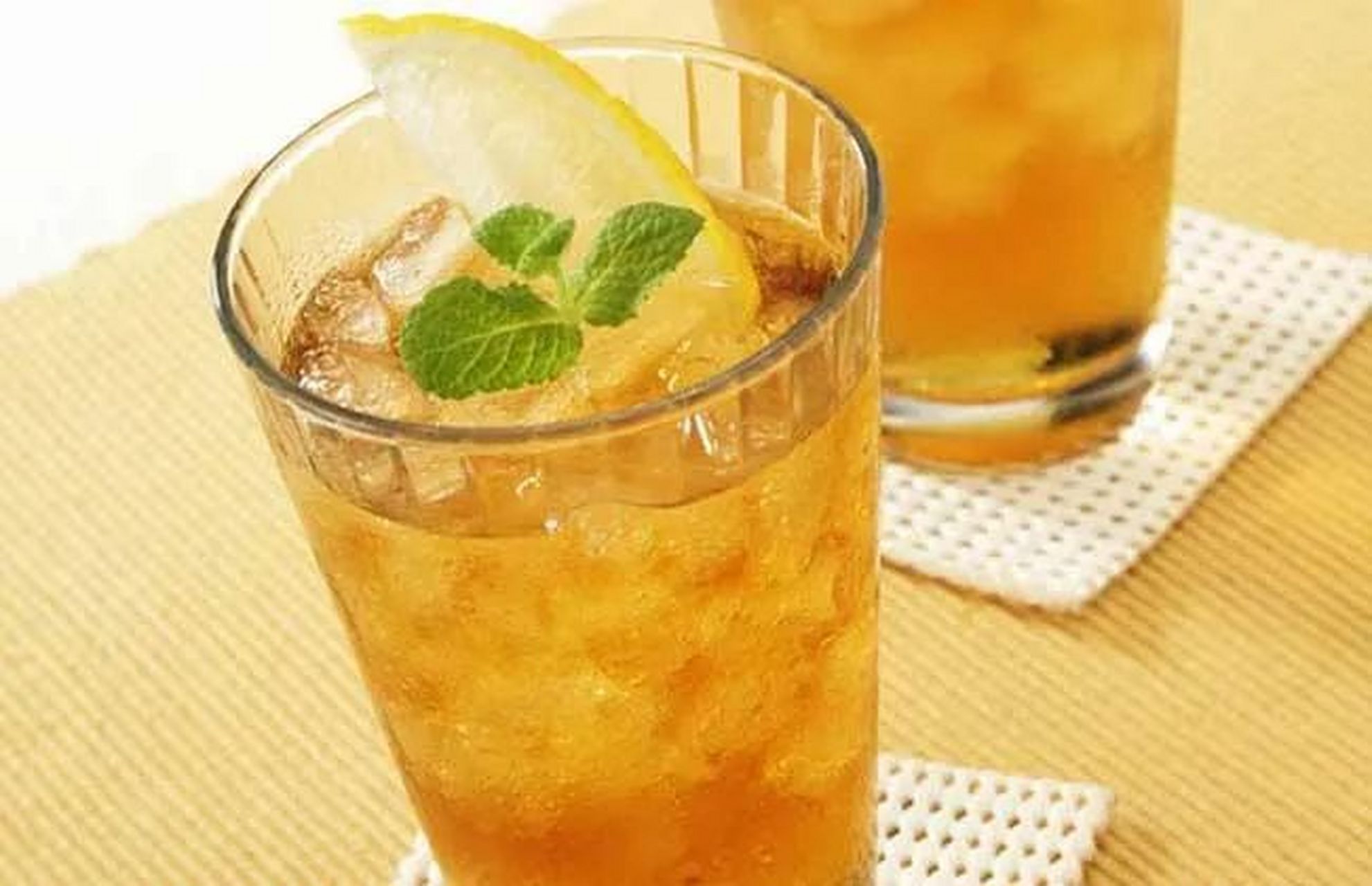 柚子能和蜂蜜一块儿吃吗(柚子能跟蜂蜜水一起吃吗?) 柚子能和蜂蜜一块儿吃吗(柚子能跟蜂蜜水一起吃吗?)