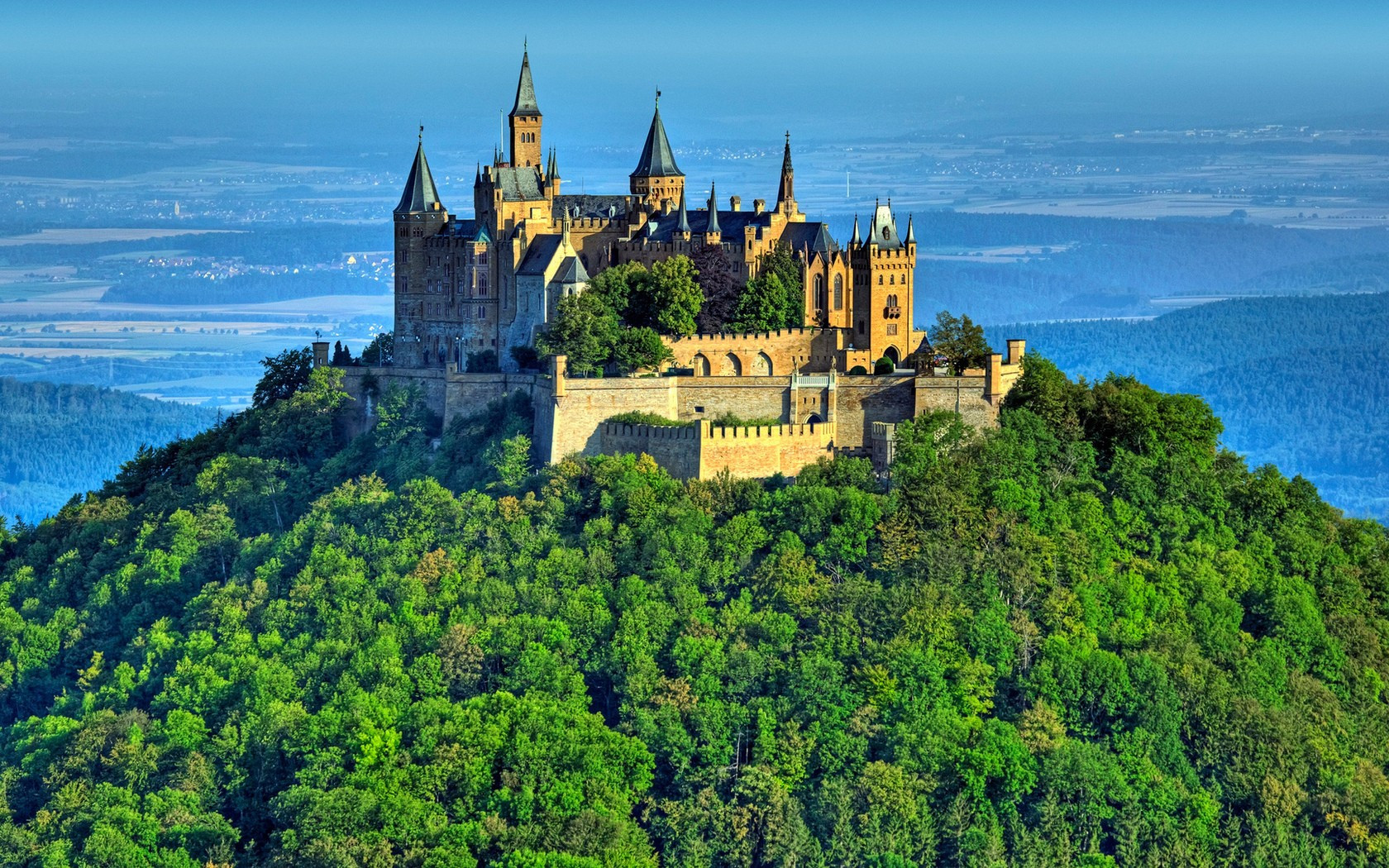 建在大海中央的铁路,火车是如何行驶于水面?游客:这操作真神奇