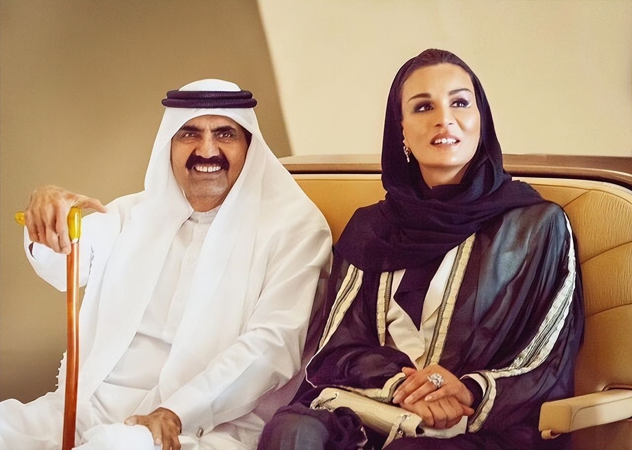 莫扎:囚犯之女当上卡塔尔太后,儿子是国王,她的优势不只是漂亮