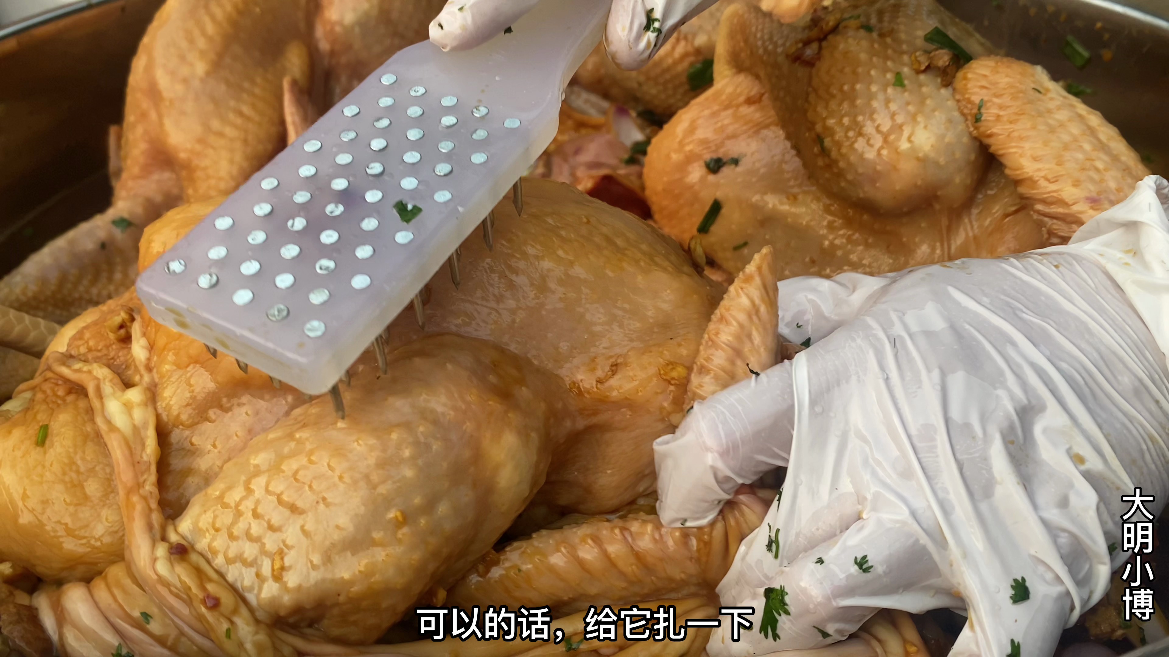 广东湛江版的叫花鸡,又叫窑焗鸡,鸡味十足,吃鸡只服广东人,赞