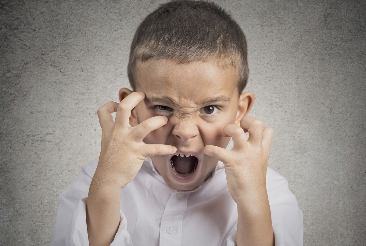 没有礼貌的孩子,长大后容易成为社会中的"炮灰",家长应该重视