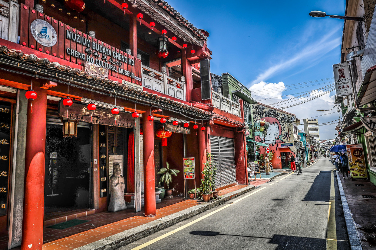 马六甲鸡场街,品尝传统小吃,体验马来西亚多元文化的好地方