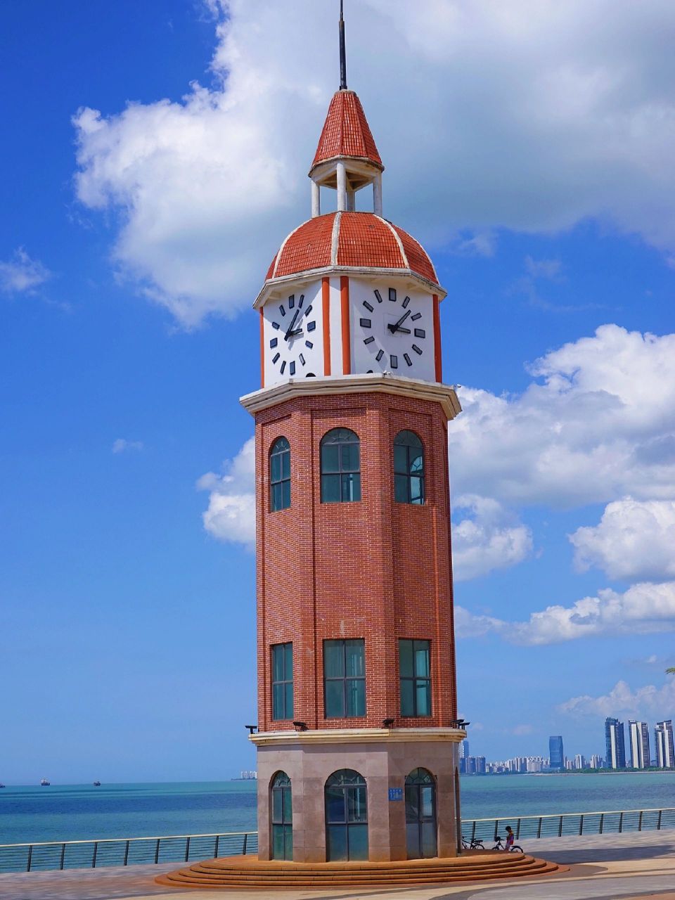 海口西海岸假日海滩 导航定位海南海口市西海岸带状公园观景台,成片