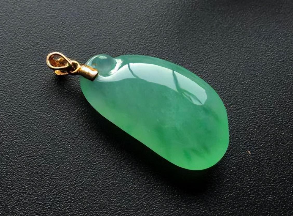 你见过纯正的苹果绿翡翠吗?