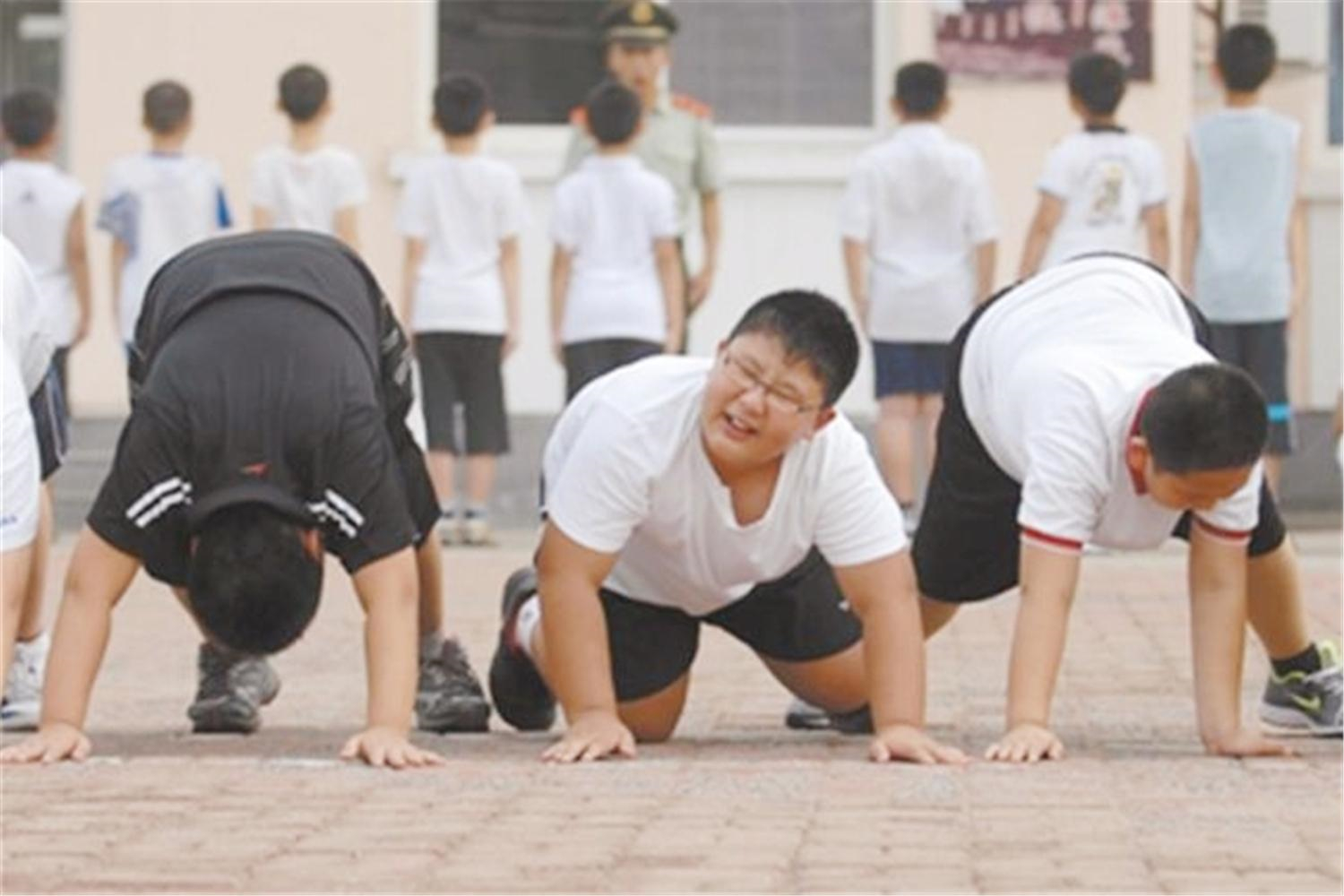 男孩不怎么长个,是发育晚还是本身长不高?有4个特征可安心