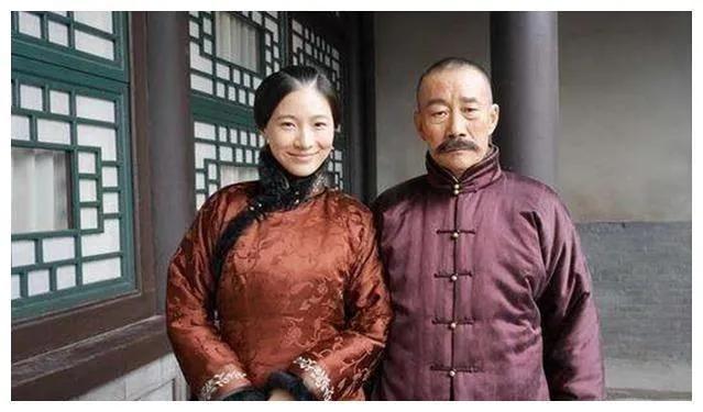 乱世枭雄里的虚构人物有几个