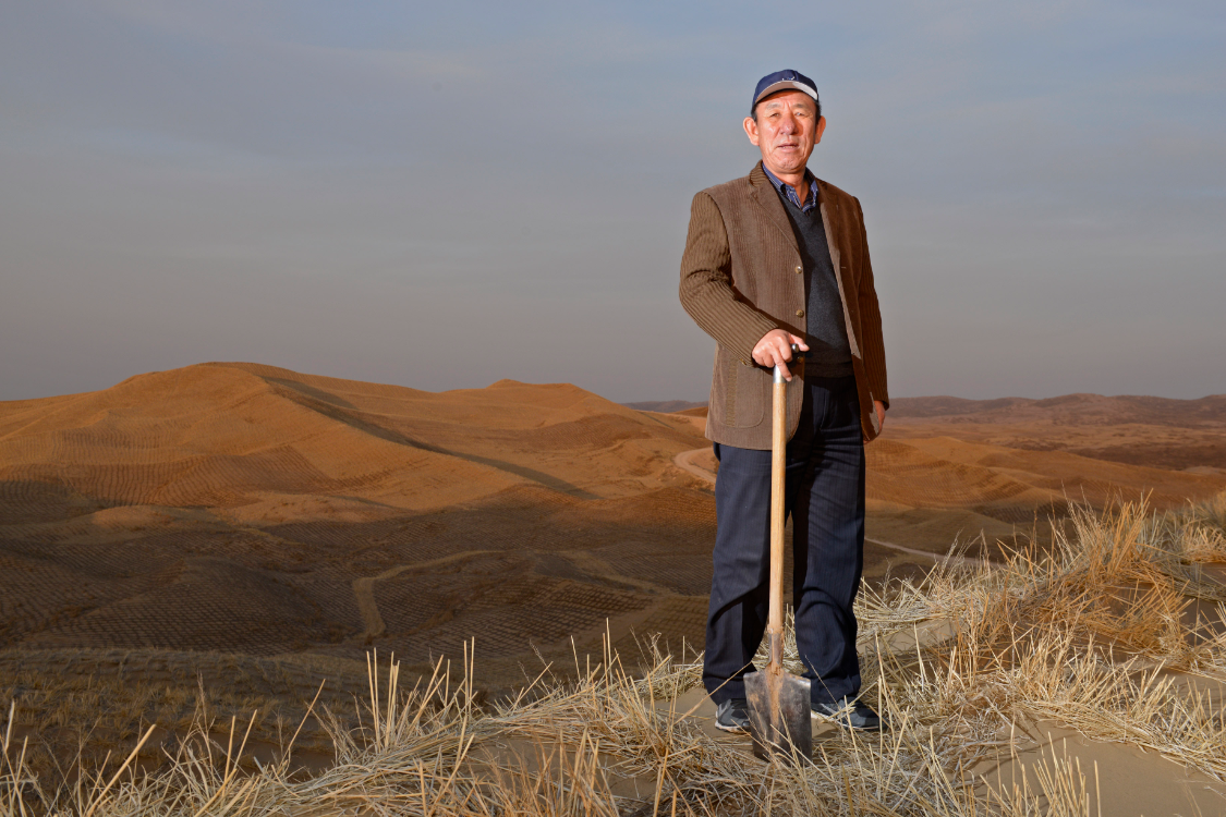 治沙英雄?是那个跪着求水的老孙吗?不!宁夏有自己的治沙愚公!