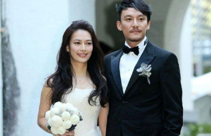 跟经纪人结婚的明星,感觉都是真爱,比如胡歌,萧敬腾,张震等人
