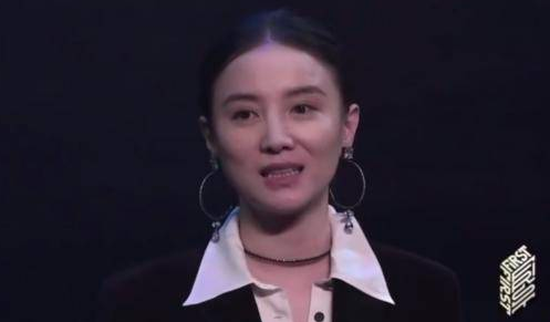 宋佳穿着清凉抽烟旧照被曝光,颠覆往日清纯形象,网友:像老烟手