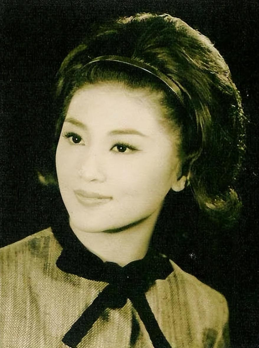 苗金凤歪打正着步入演艺圈,前夫比她大20岁,如今腰围仅有66厘米