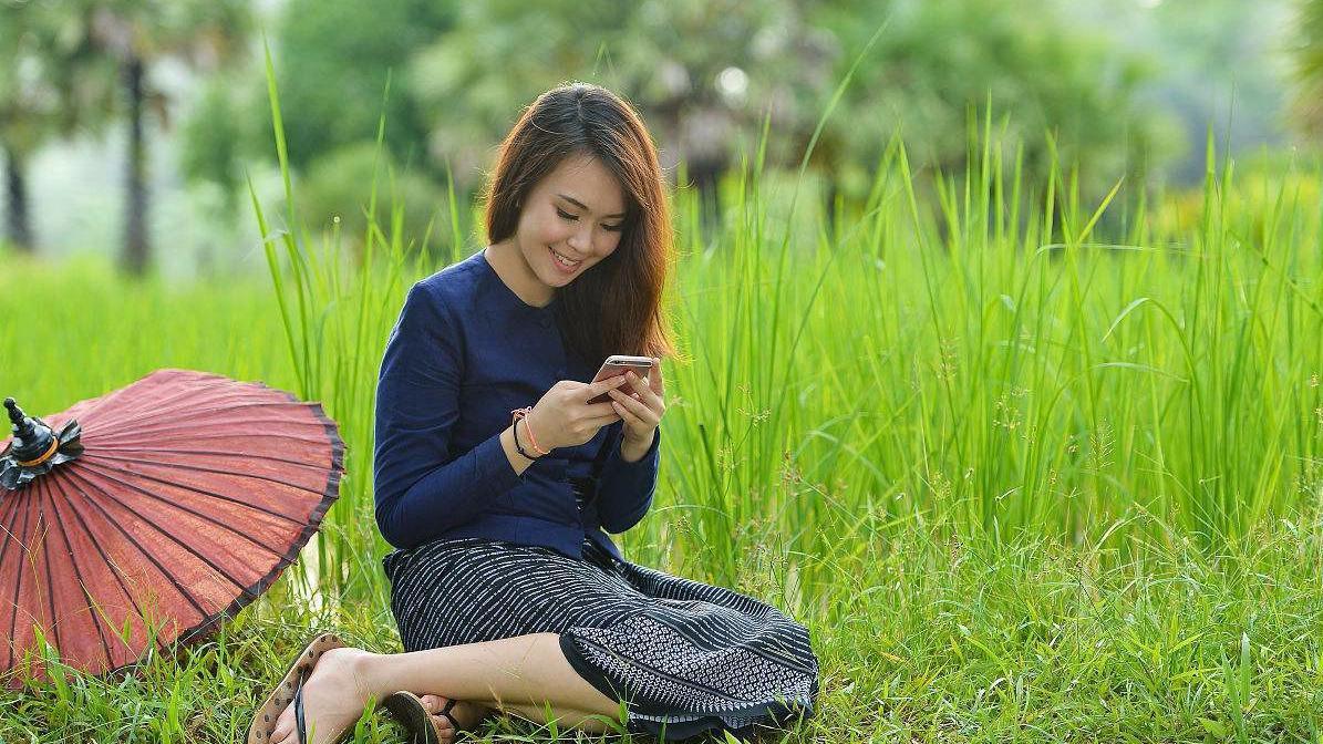 都说老挝美女美呆了,看看眼前这一幕,这才叫真正的美女!