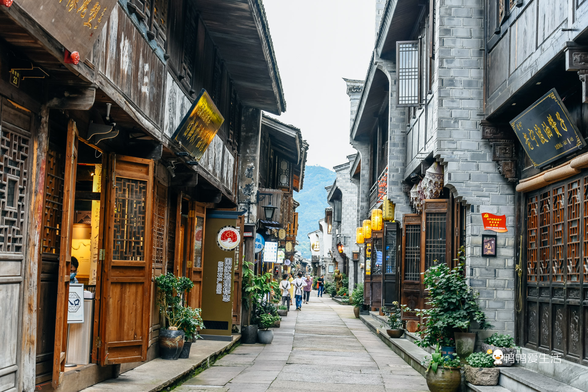 临海第一古街,藏着山的味道海的味道,从地道小吃到网红美食都有