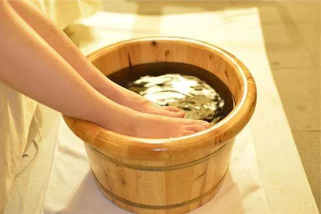 黄芪泡脚你不知道的好处!或许你看完就明白了