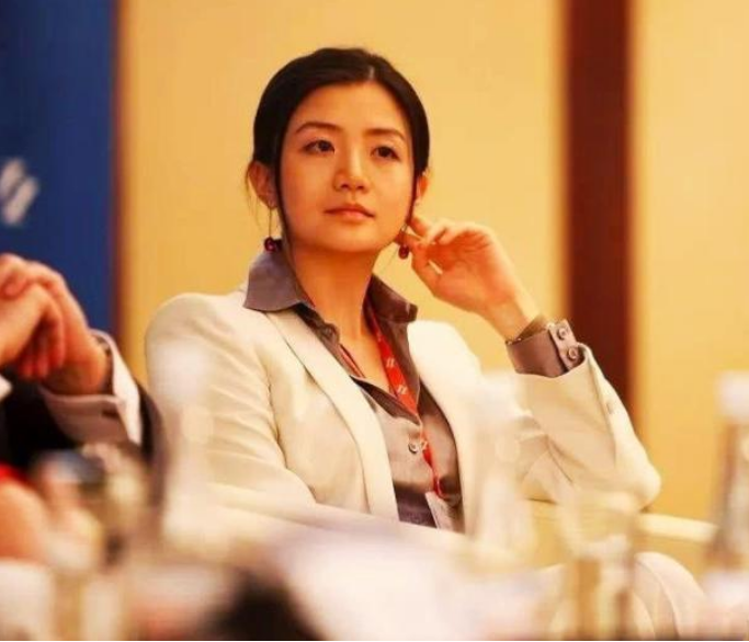 回顾她被称为"女版巴菲特",辅佐了马云11年,至今仍然单身