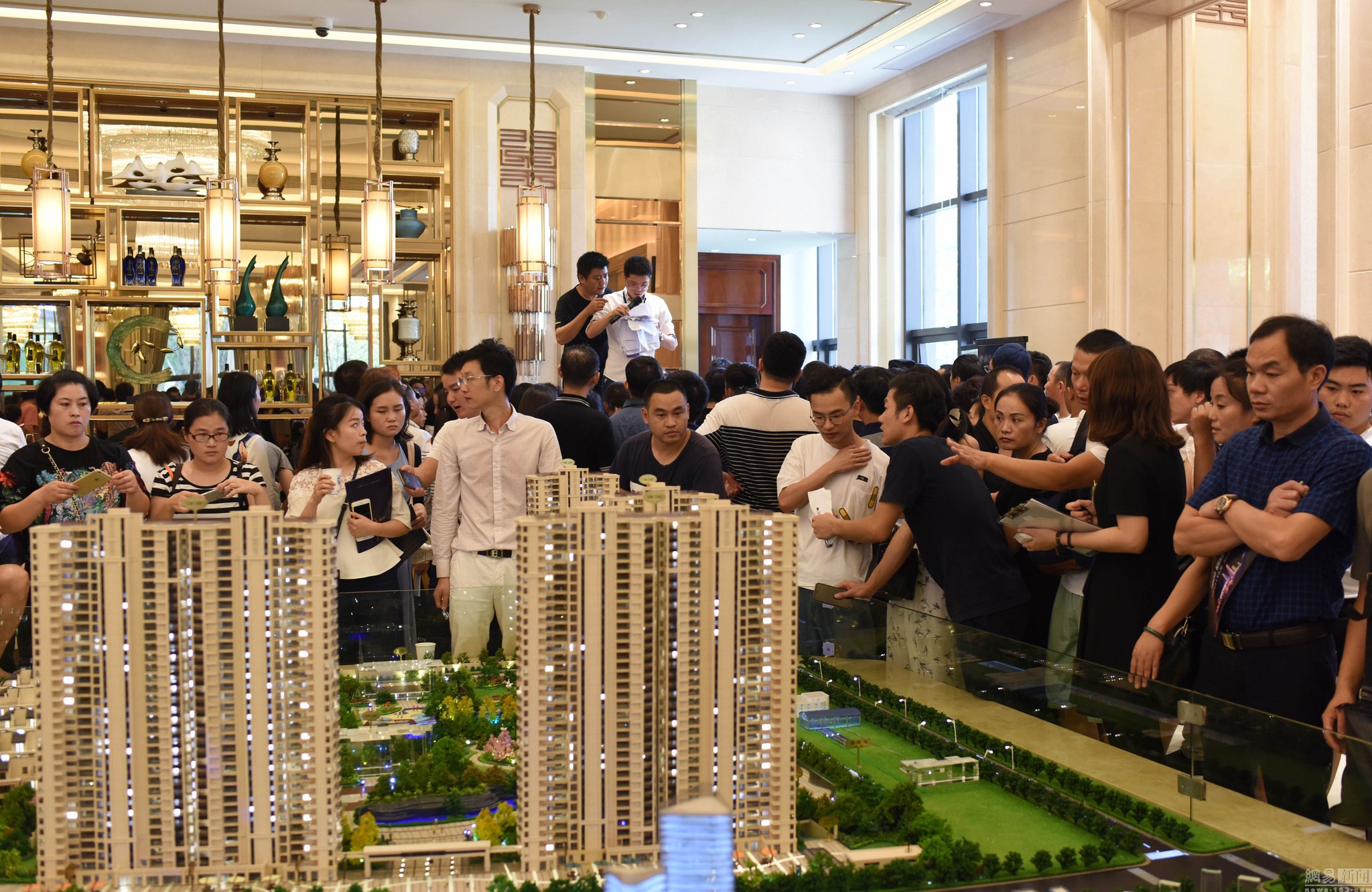 经济形势严峻,为什么财政,企业,老百姓都突然没钱了?