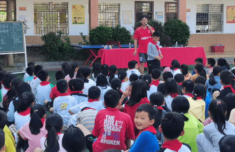 公益讲座"体育精神"走进金厢镇洲渚小学