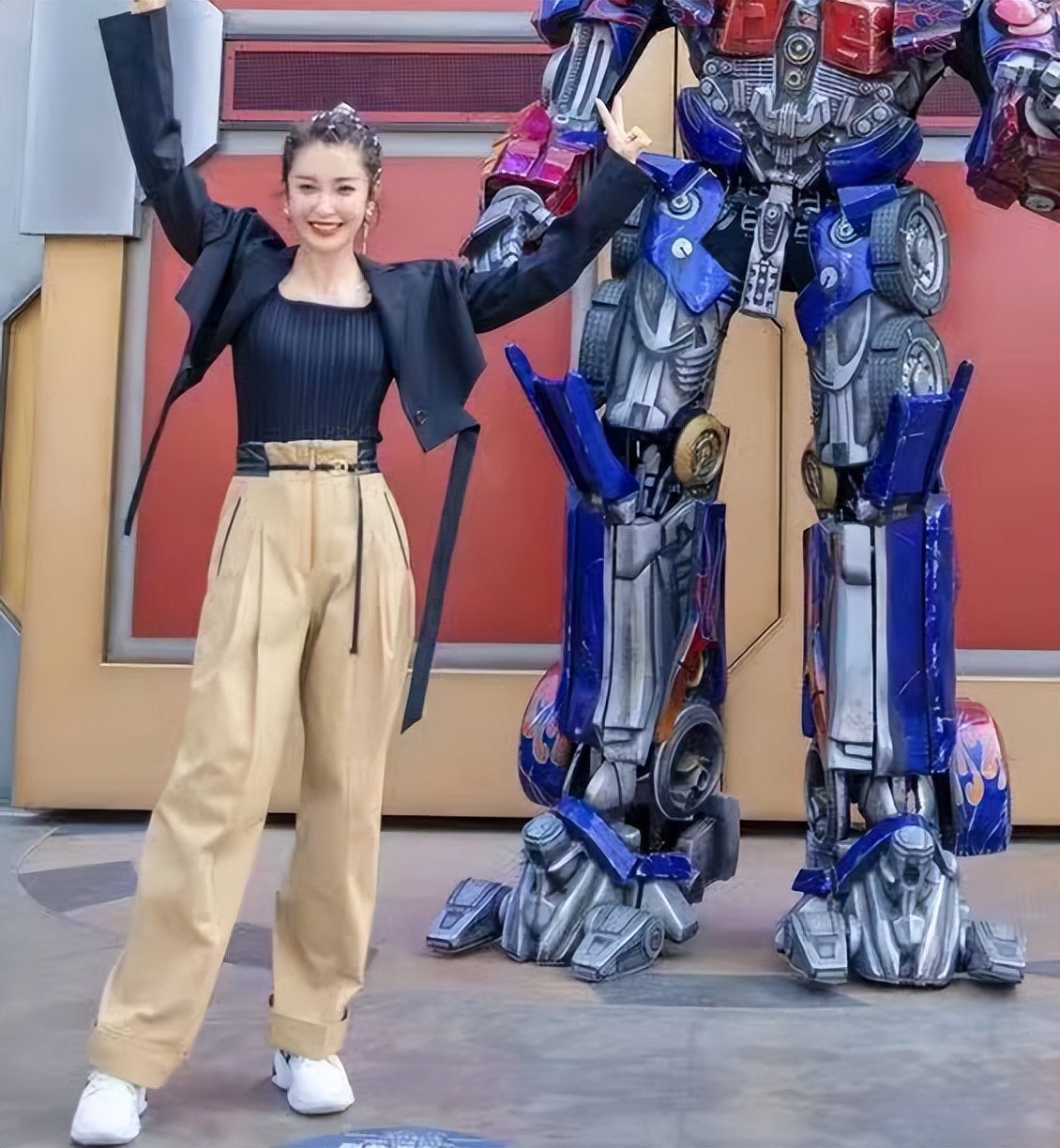 50岁李冰冰少女感十足:不do脸,穿素衣,美得不可方物