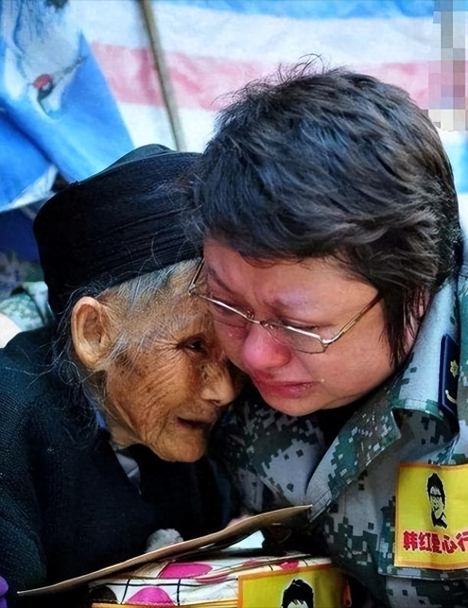 回顾韩红因奶奶去世一蹶不振后投身慈善事业至今已经做了23年