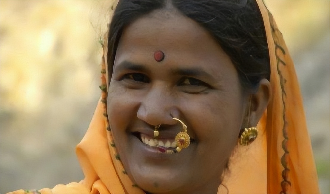 印度女性鼻子上为何有鼻环,她们的背后又埋藏着怎样的悲剧生活