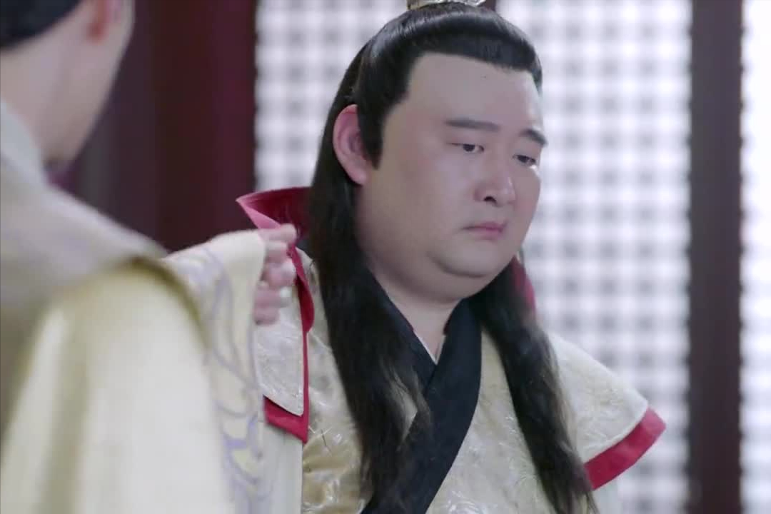 杨丽华绝对能算得上贤惠,她从不争宠,从不使坏,她自己没有儿子,便将