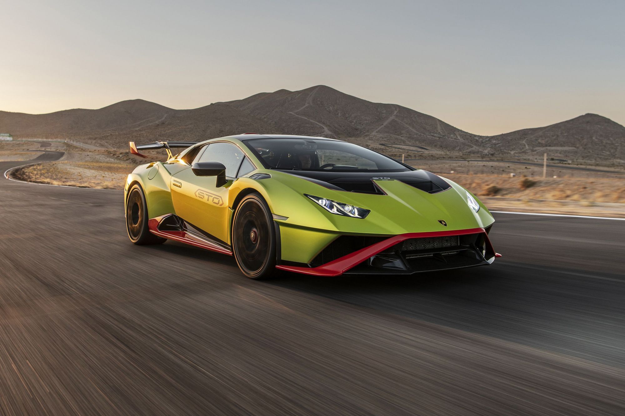 2021 年兰博基尼 huracan sto 首次驾驶回顾:赛车角色扮演