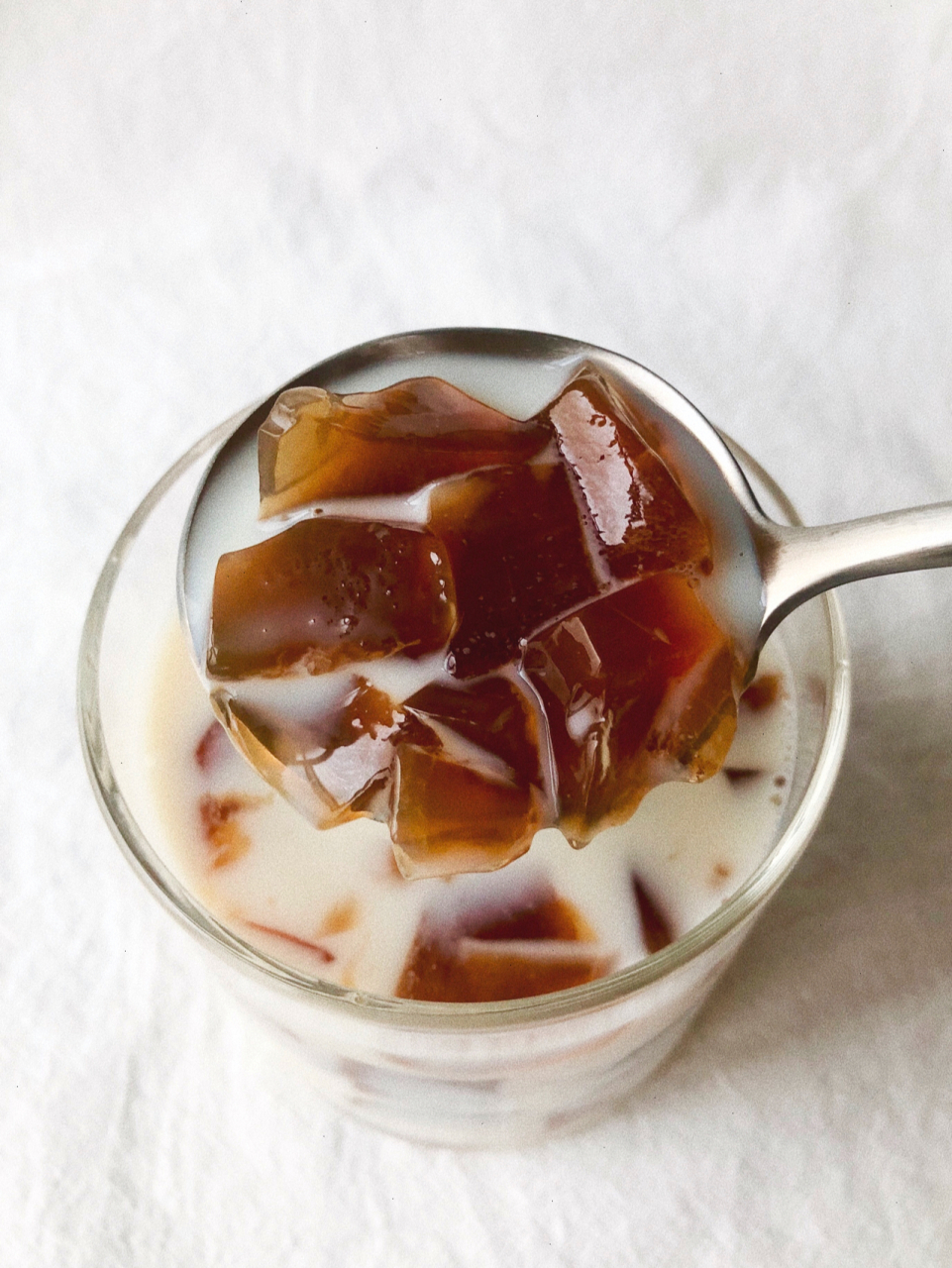 春日必备饮品红茶冻撞奶 冰爽顺滑好好喝|炎炎春日不来一杯冰饮解解暑