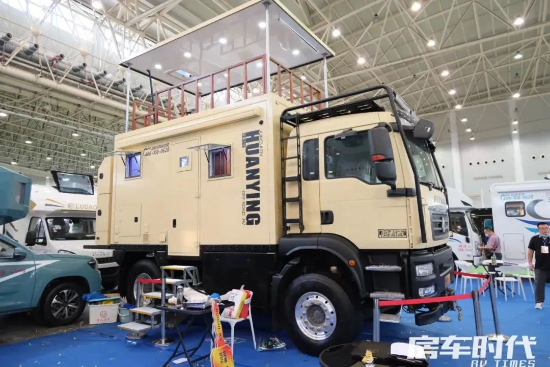 骏驰汕德卡房车 实木内饰 霸气不失细腻 全景升顶露台结构