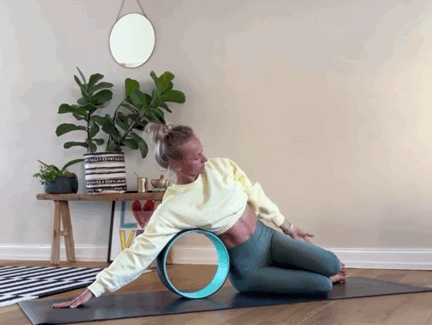 被誉为辅具神器的-瑜伽轮,你会用吗?(附练习序列)