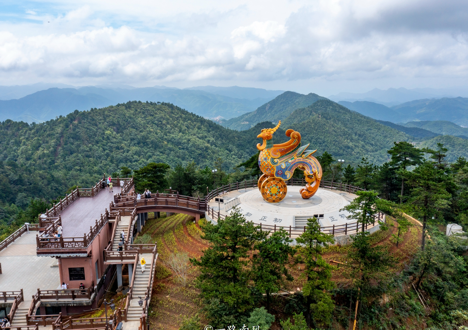 《长安三万里》火爆院线,带动多个景区走红,绍兴天姥山是代表