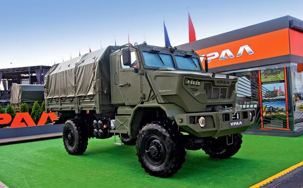 俄罗斯新一代轻型军用卡车,乌拉尔-66依旧延续板簧悬挂