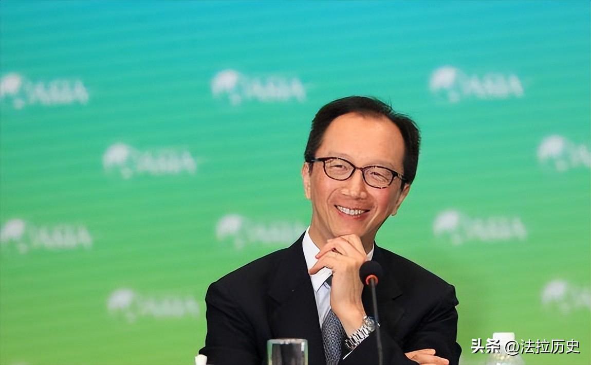 香港财神爷梁锦松拒绿卡为国狂赚3万亿花百亿给伏明霞买医院