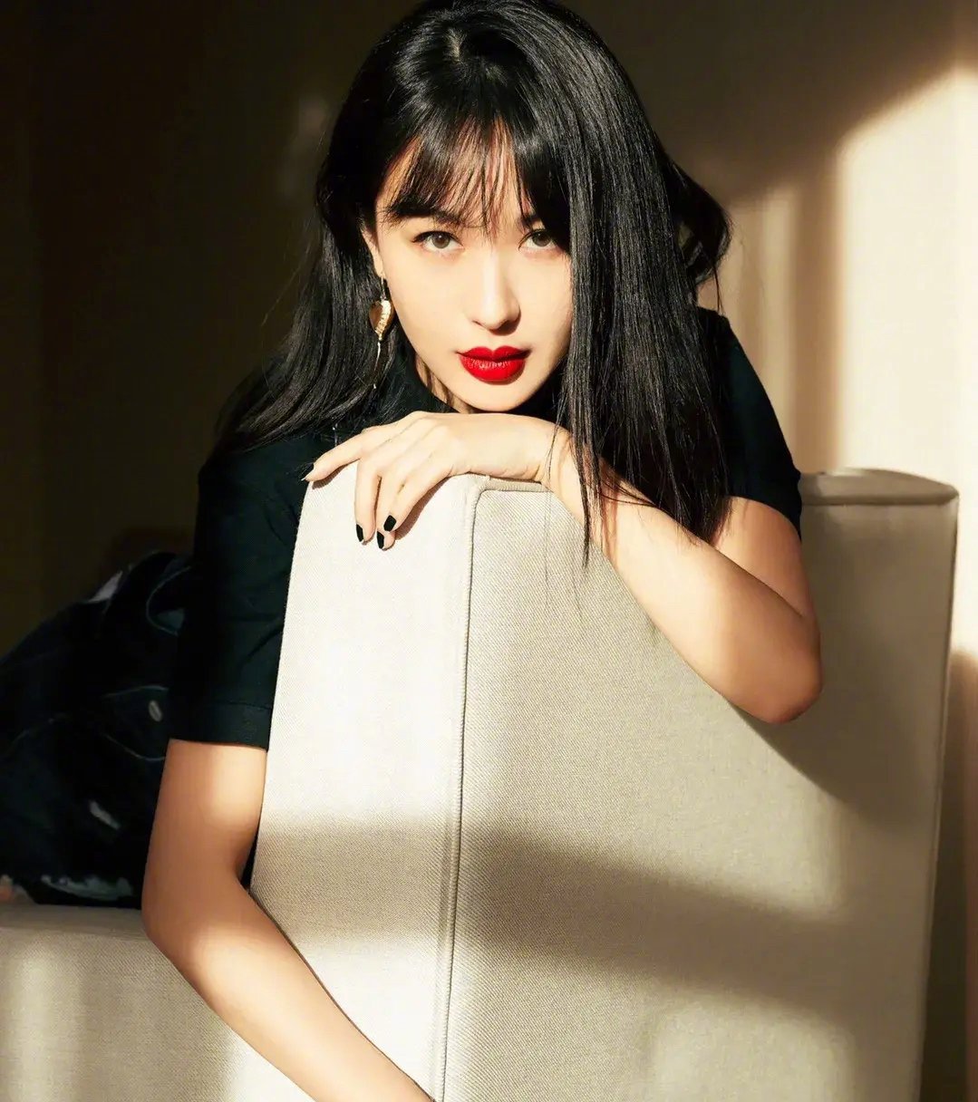 火上浇油?《浪姐2》黄晓明李菲儿互动镜头被删,还是无奈之举?