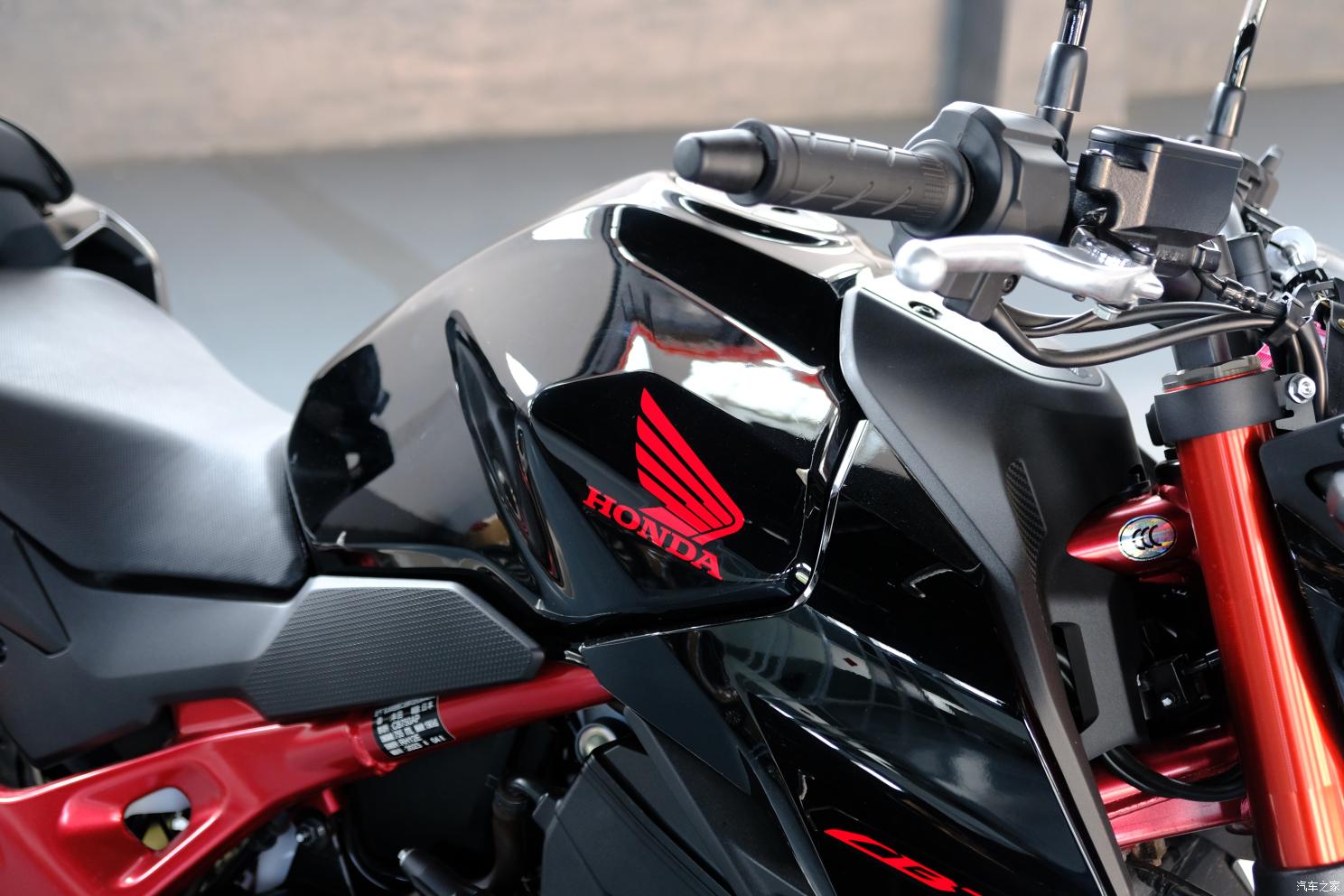 "蜂"芒再现 本田cb750 hornet实拍