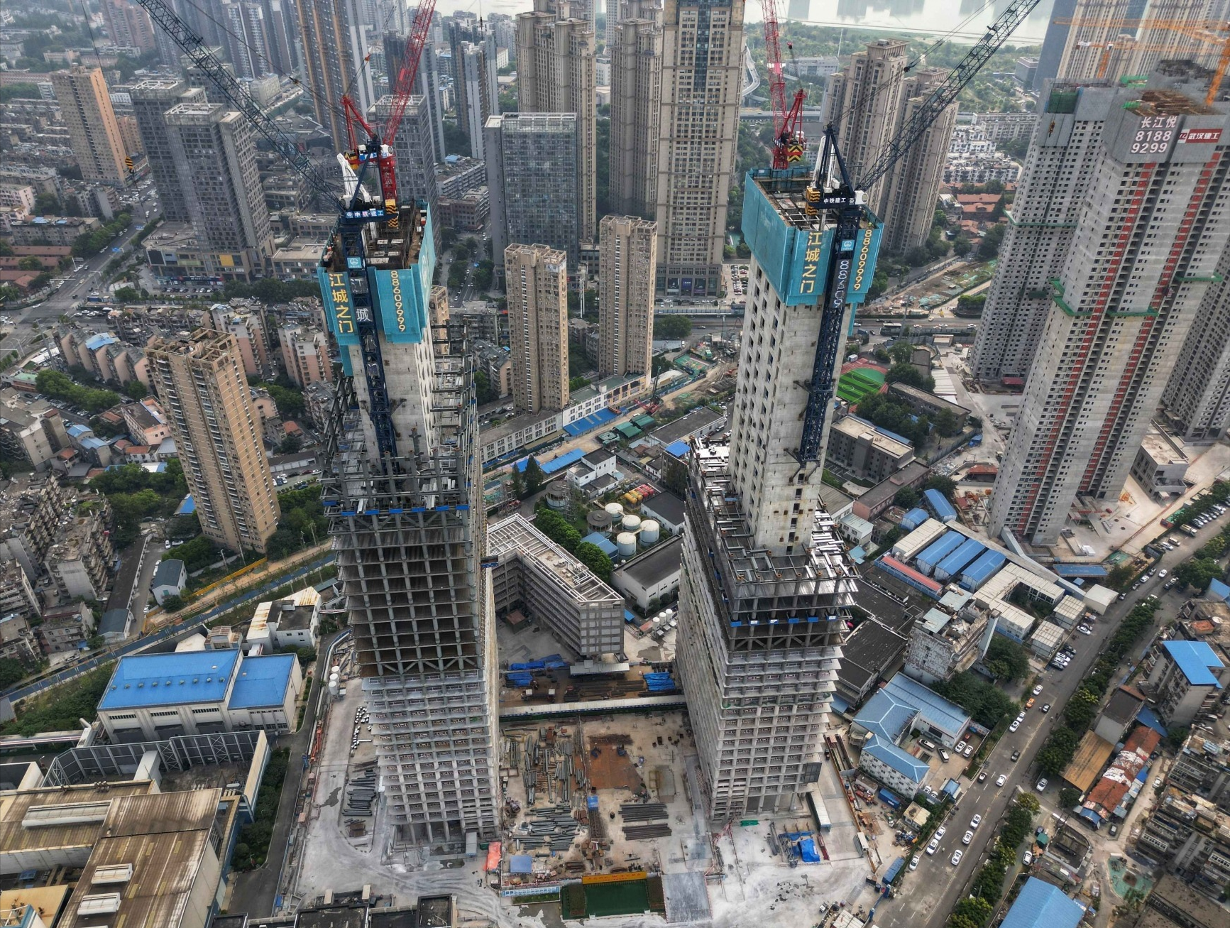 高2478米武汉在建的地标建筑华电江城之门最新进度