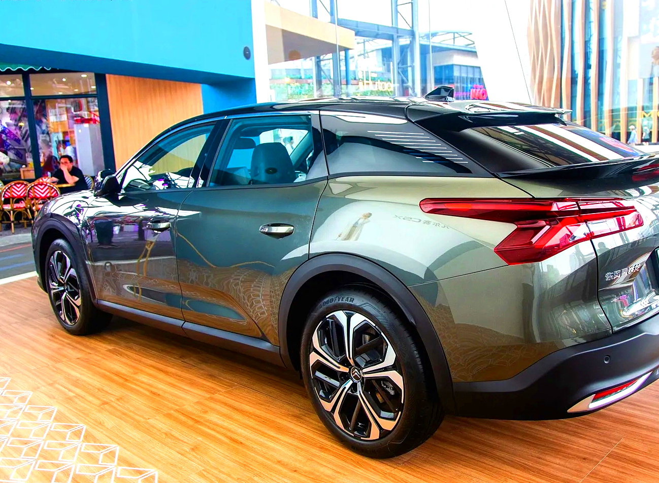 法系车靠诚意打出翻身仗爱信8atphc可调悬架月销5060台