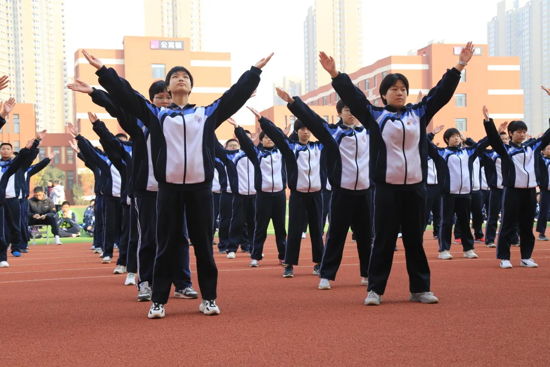 舞动青春 激情无限——记彩虹中学2024届广播体操比赛