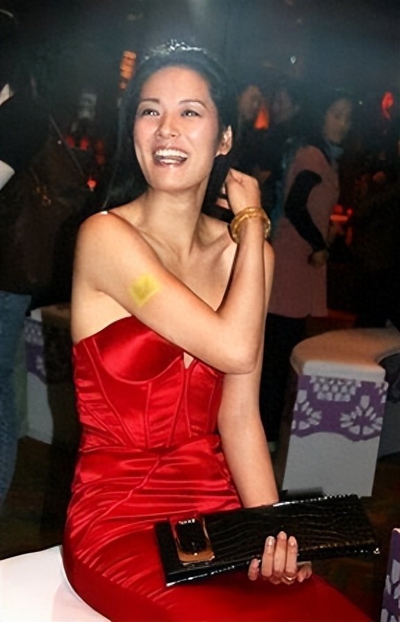 回顾春晚导演郎昆一婚娶导演二婚娶歌手三婚娶名模