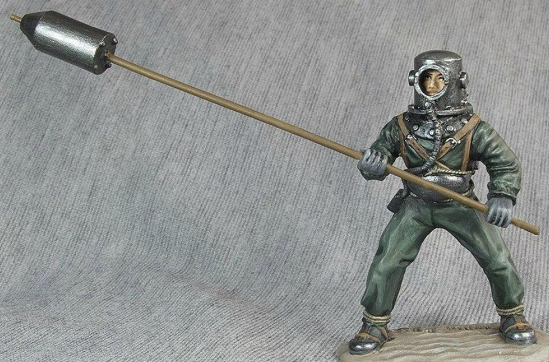 二战日本伏龙特攻队:士兵受命下海炸美舰,结果每人只发一条竹竿